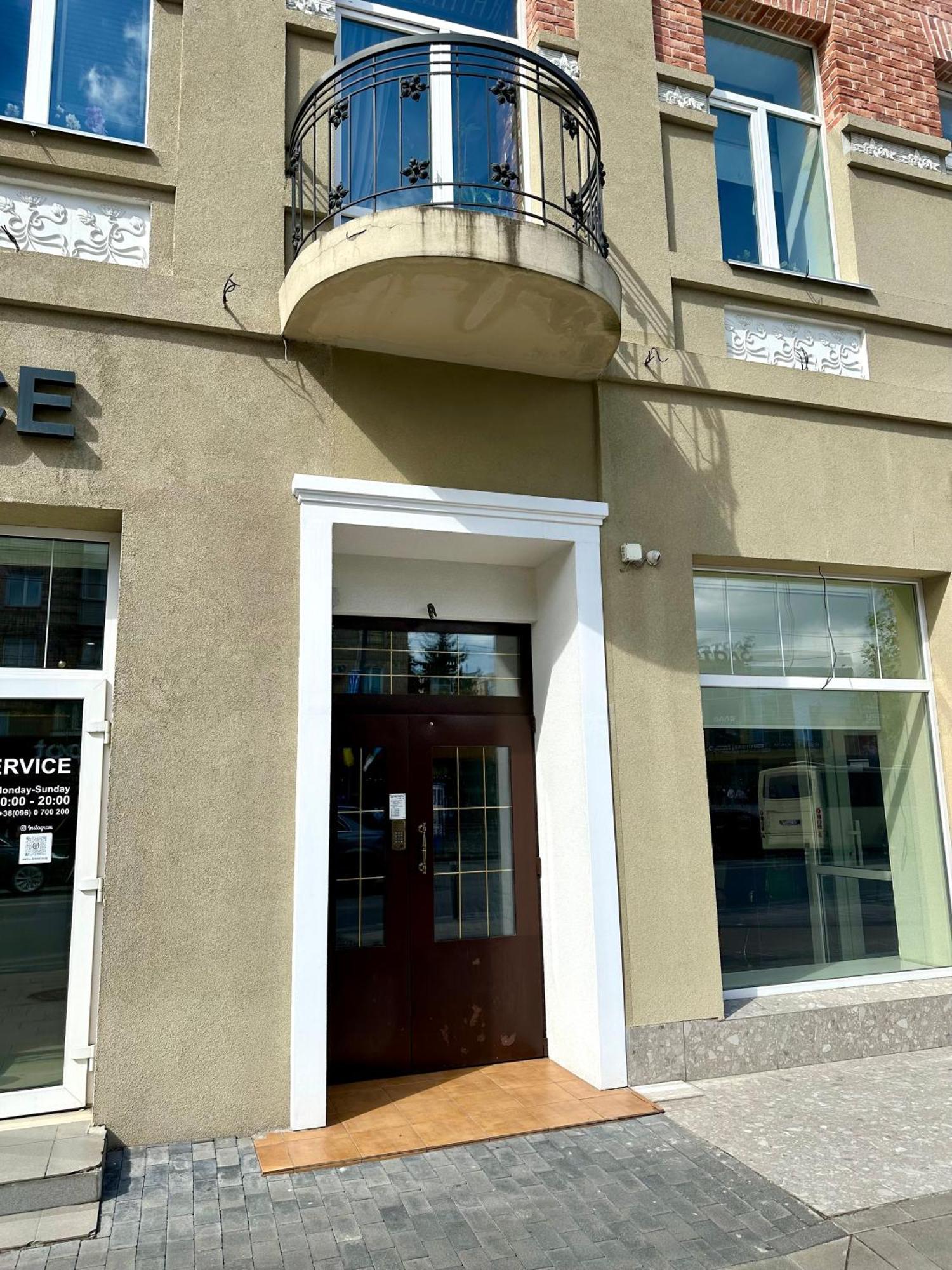 Apartments In The City Center, Near A Theatre, Zlata Plaza Rivne Exterior photo